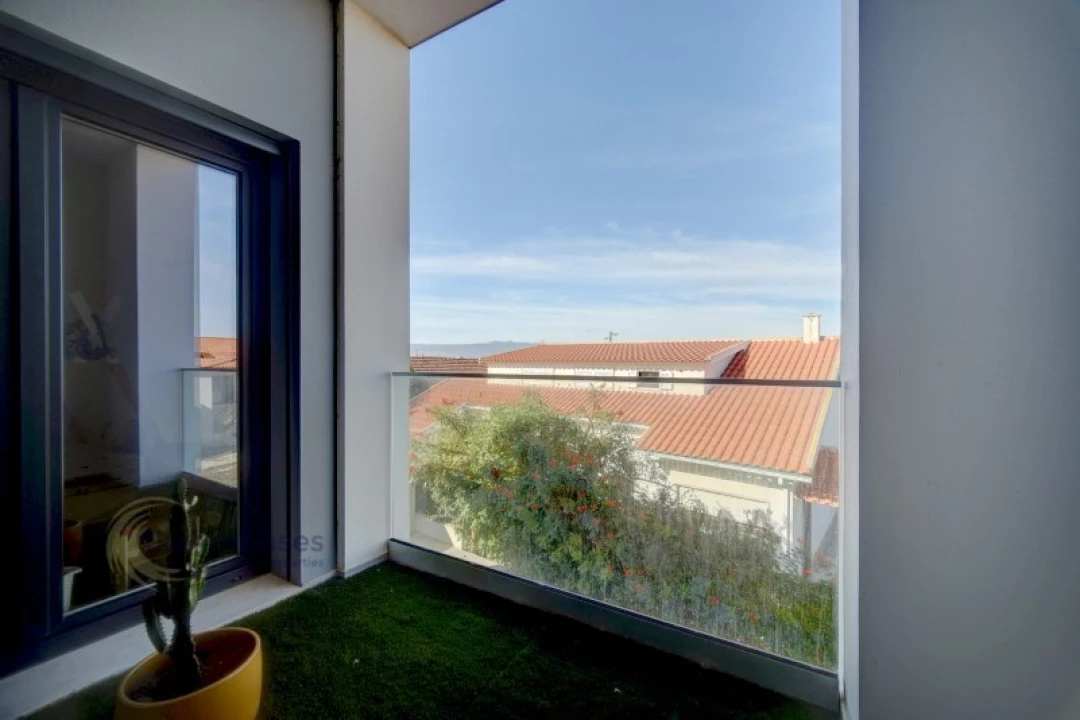 Moradia T4 para Arrendamento em Encarnação Foto 47