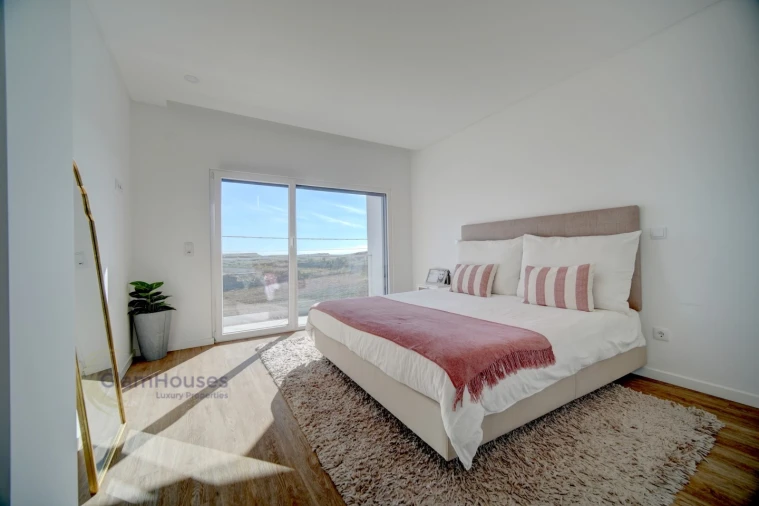 Moradia T4 para Arrendamento em Encarnação Foto 40