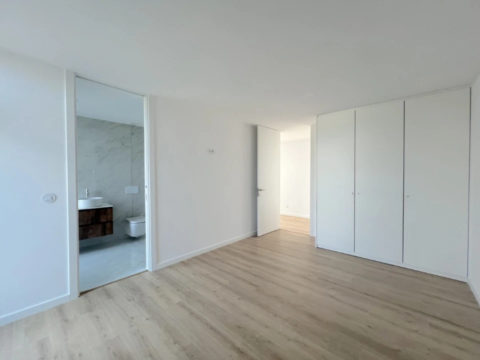 Apartamento T4 para Venda em Silvalde Foto 12