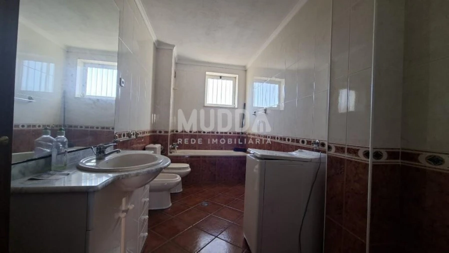 Apartamento T2 para Venda em Sé, Santa Maria e Meixedo Foto 8