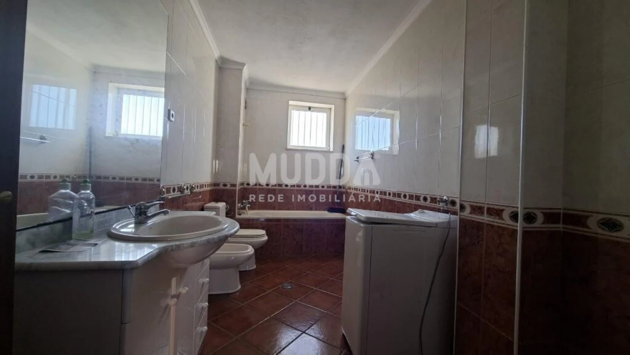 Apartamento T2 para Venda em Sé, Santa Maria e Meixedo Foto 8