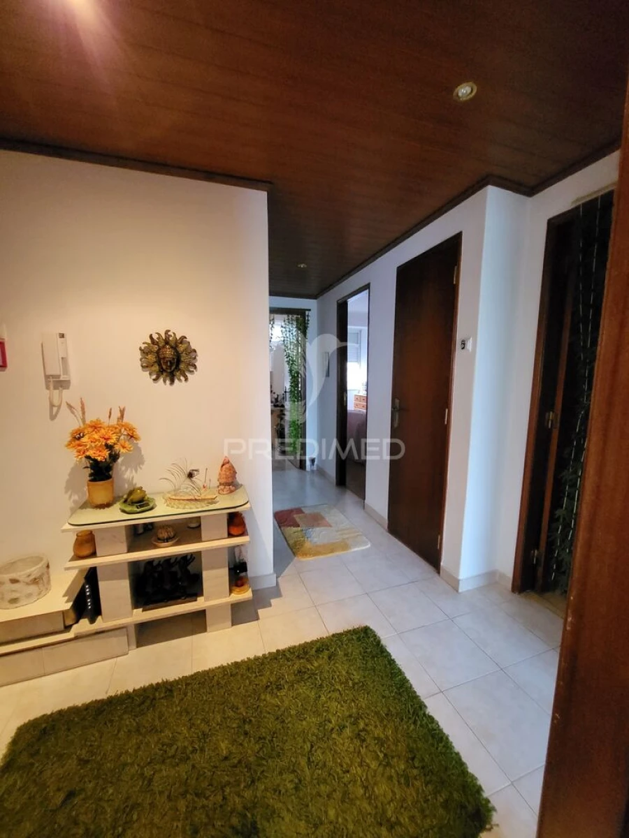 Apartamento T3 para Venda em Alfragide Foto 1