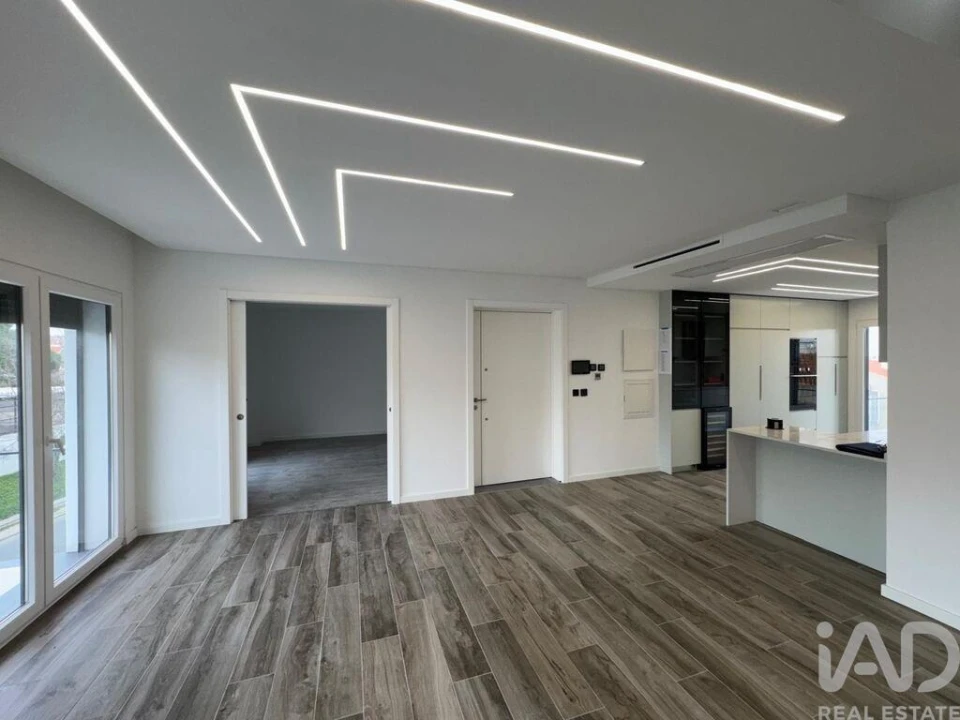 Apartamento T4 para Venda em Santa Iria de Azoia, São João da Talha e Bobadela Foto 8