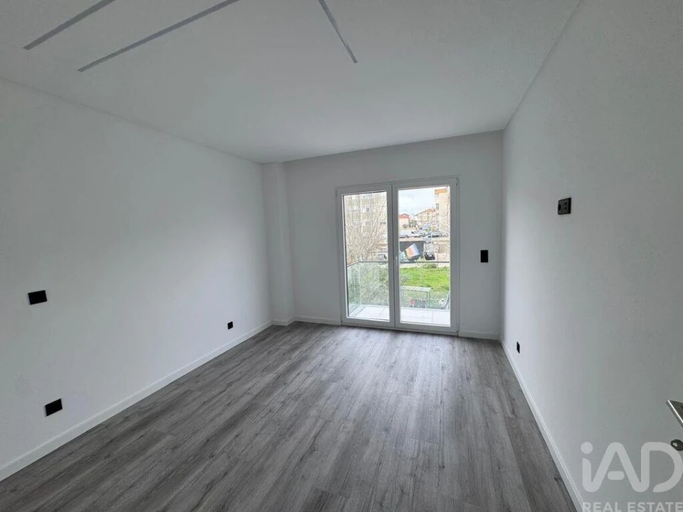 Apartamento T4 para Venda em Santa Iria de Azoia, São João da Talha e Bobadela Foto 11