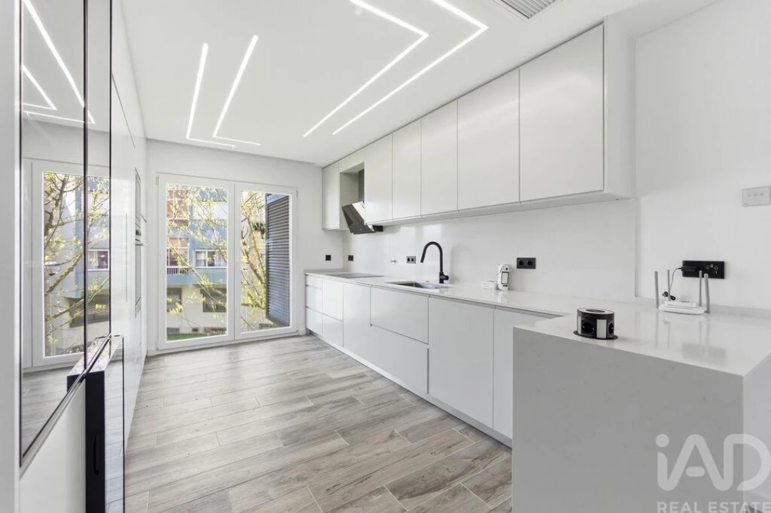 Apartamento T4 para Venda em Santa Iria de Azoia, São João da Talha e Bobadela Foto 4