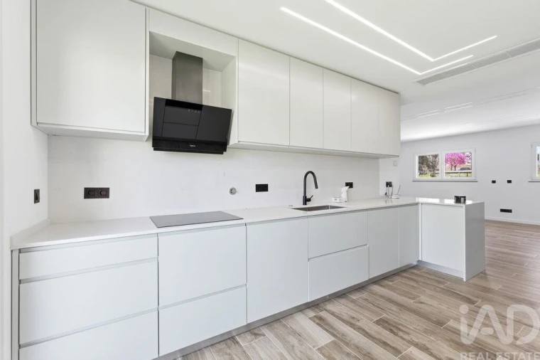 Apartamento T4 para Venda em Santa Iria de Azoia, São João da Talha e Bobadela Foto 5