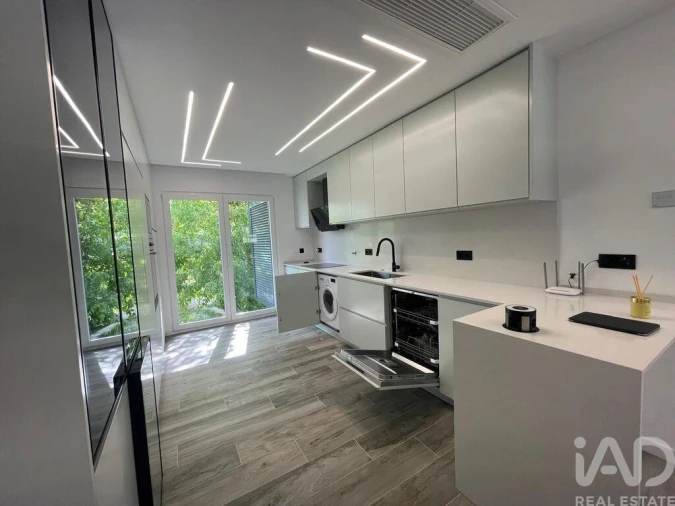 Apartamento T4 para Venda em Santa Iria de Azoia, São João da Talha e Bobadela Foto 5