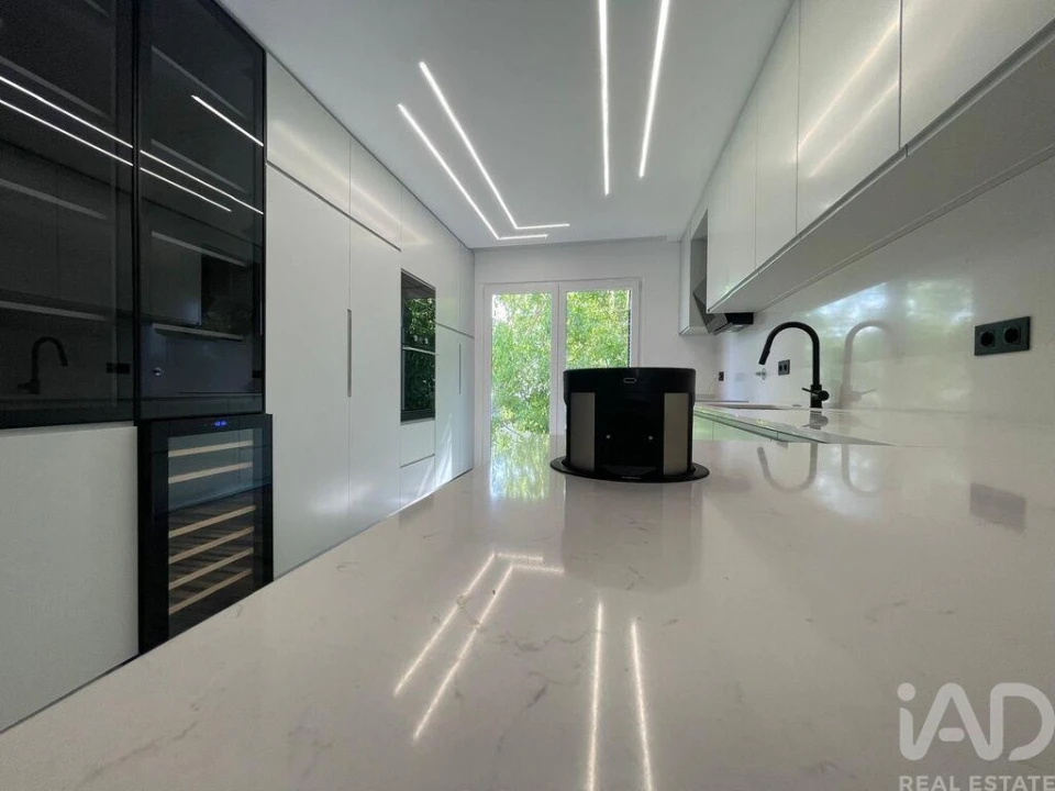 Apartamento T4 para Venda em Santa Iria de Azoia, São João da Talha e Bobadela Foto 3