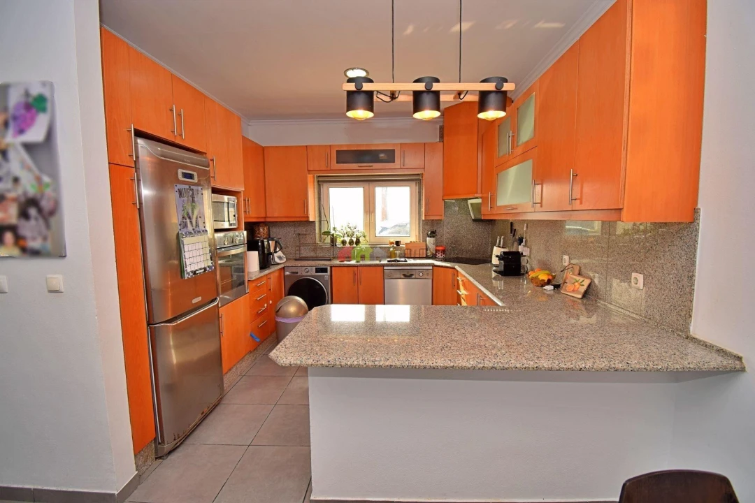 Moradia T5 para Venda em Colares Foto 11