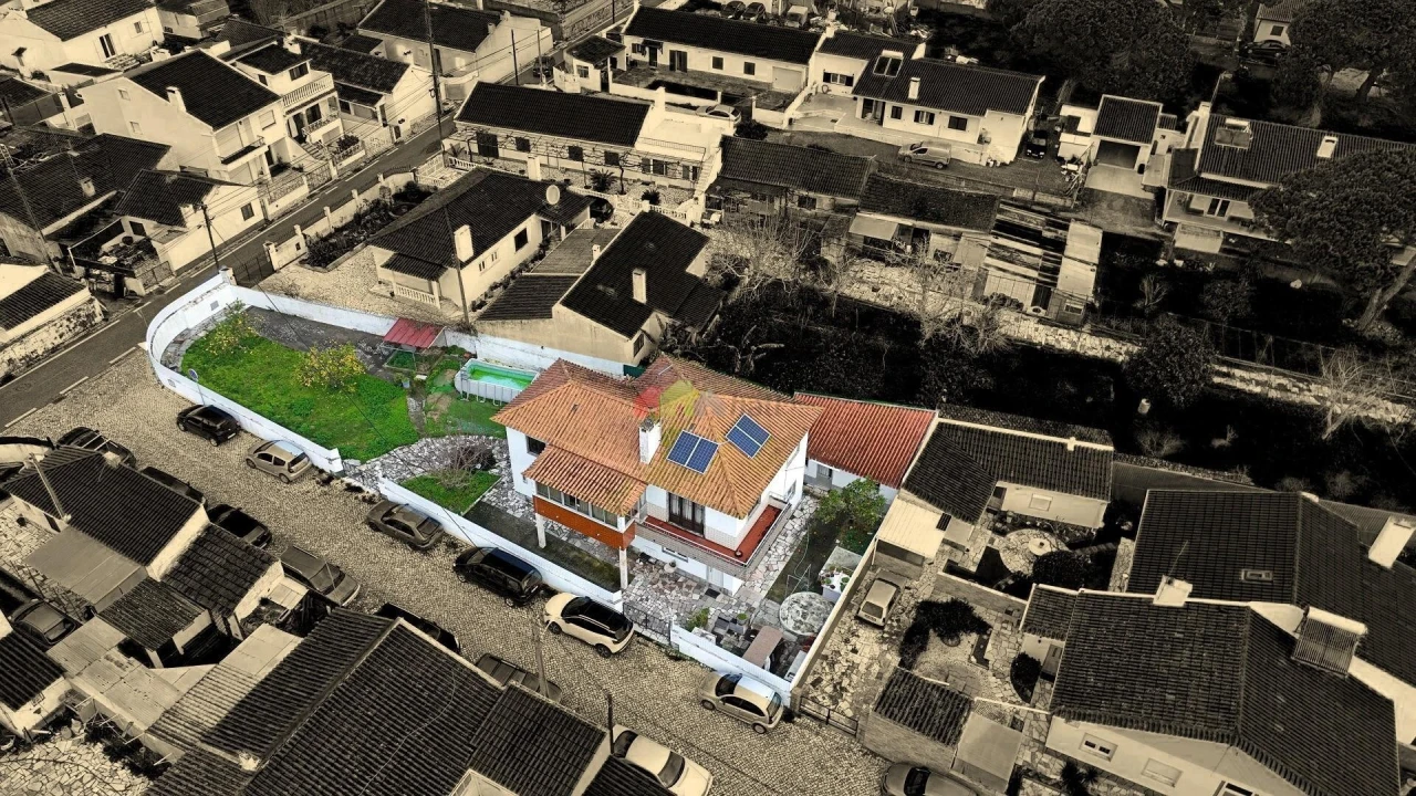 Moradia T5 para Venda em Colares Foto 1