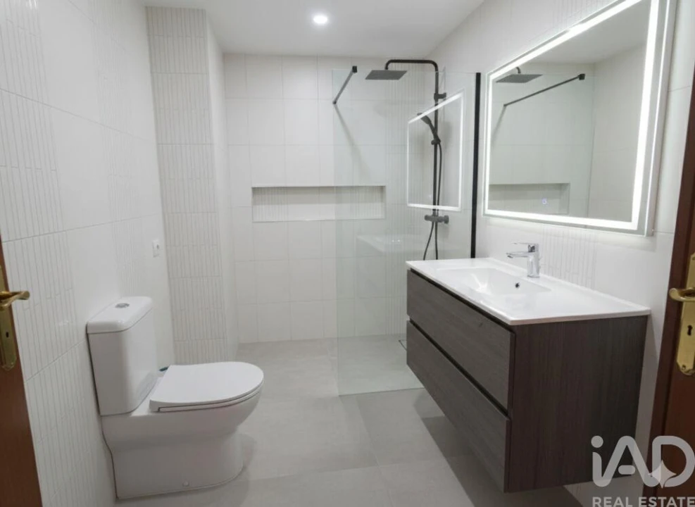 Apartamento T2 para Venda em Agualva e Mira-Sintra Foto 19