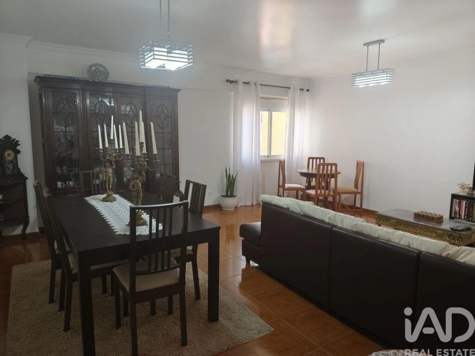 Apartamento T2 para Venda em Agualva e Mira-Sintra Foto 4