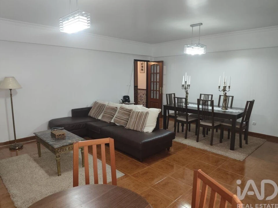 Apartamento T2 para Venda em Agualva e Mira-Sintra Foto 3