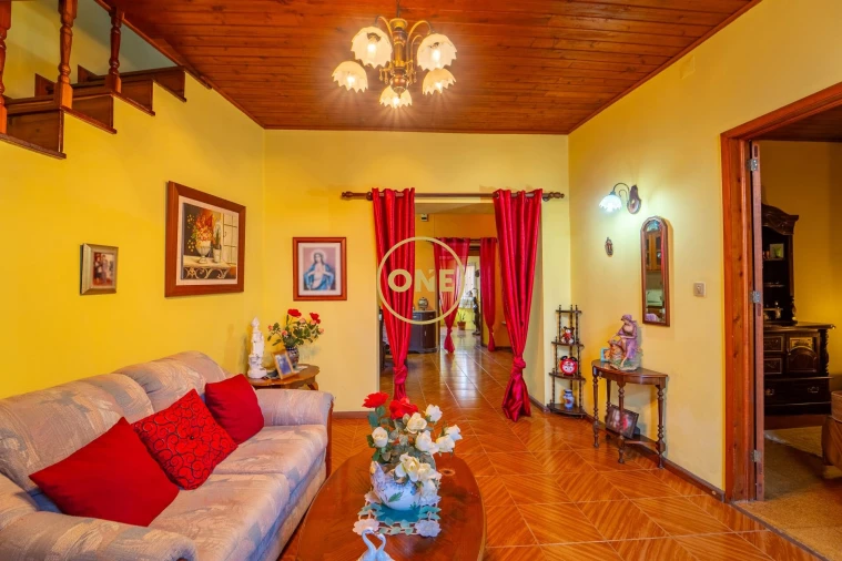 Moradia T3 para Venda em Achadinha Foto 3