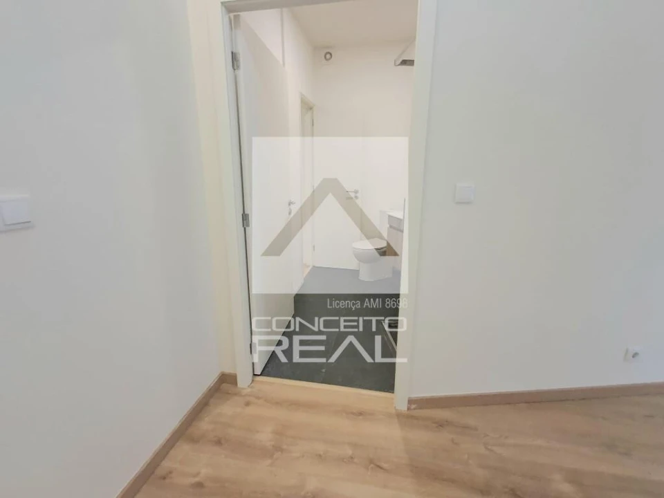 Loja para Venda em Custóias, Leça do Balio e Guifões Foto 8