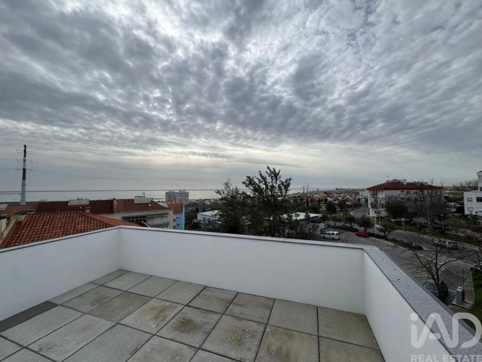 Apartamento T4 para Venda em Santa Iria de Azoia, São João da Talha e Bobadela Foto 25