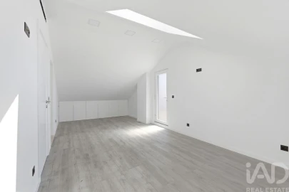 Apartamento T4 para Venda em Santa Iria de Azoia, São João da Talha e Bobadela