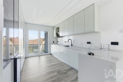 Apartamento T4 para Venda em Santa Iria de Azoia, São João da Talha e Bobadela