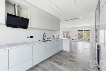 Apartamento T4 para Venda em Santa Iria de Azoia, São João da Talha e Bobadela