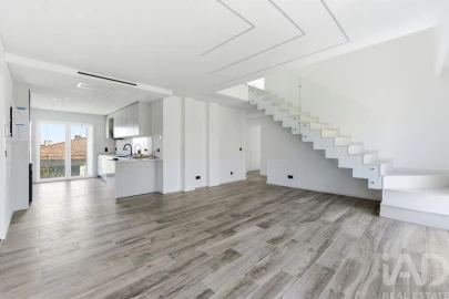 Apartamento T4 para Venda em Santa Iria de Azoia, São João da Talha e Bobadela