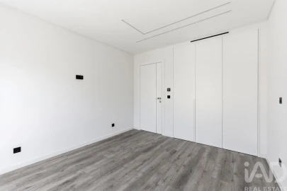 Apartamento T4 para Venda em Santa Iria de Azoia, São João da Talha e Bobadela