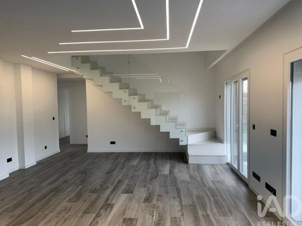 Apartamento T4 para Venda em Santa Iria de Azoia, São João da Talha e Bobadela Foto 8