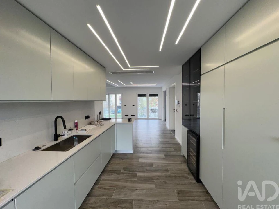 Apartamento T4 para Venda em Santa Iria de Azoia, São João da Talha e Bobadela Foto 4