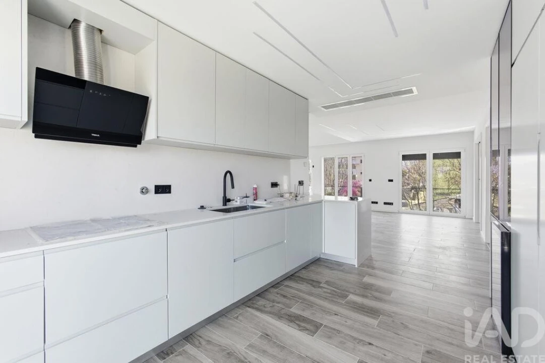 Apartamento T4 para Venda em Santa Iria de Azoia, São João da Talha e Bobadela Foto 11