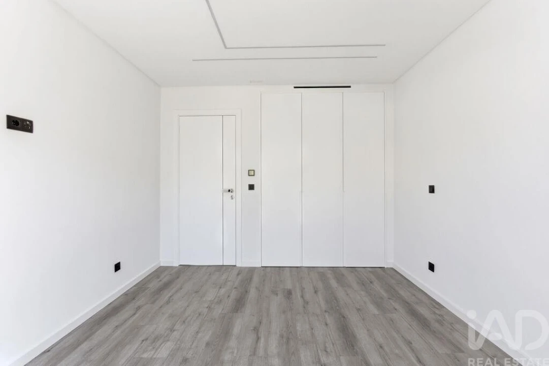 Apartamento T4 para Venda em Santa Iria de Azoia, São João da Talha e Bobadela Foto 16