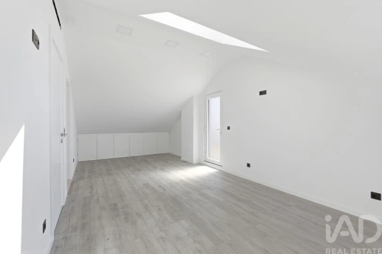 Apartamento T4 para Venda em Santa Iria de Azoia, São João da Talha e Bobadela Foto 24