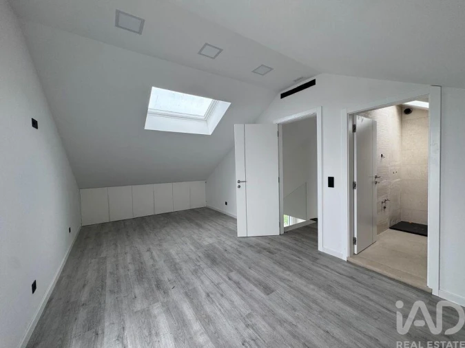 Apartamento T4 para Venda em Santa Iria de Azoia, São João da Talha e Bobadela Foto 22