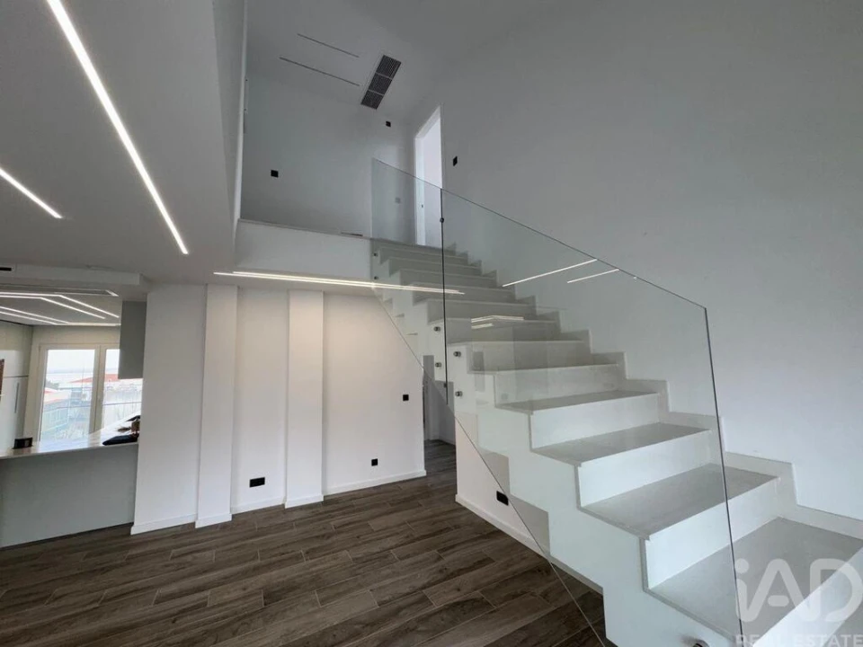 Apartamento T4 para Venda em Santa Iria de Azoia, São João da Talha e Bobadela Foto 19