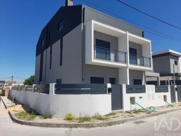 Moradia T4 para Venda em Fernao Ferro