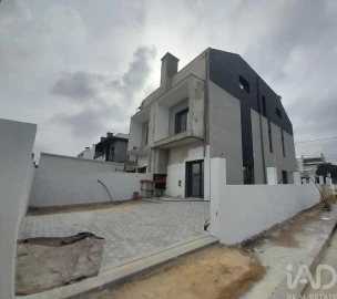 Moradia T4 para Venda em Fernao Ferro