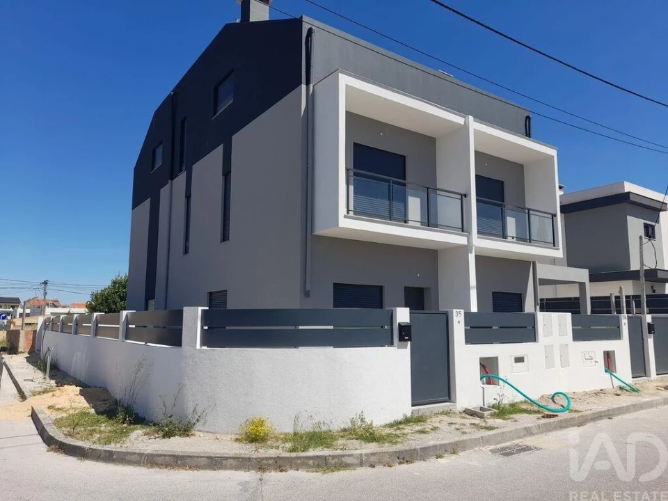 Moradia T4 para Venda em Fernao Ferro Foto 1
