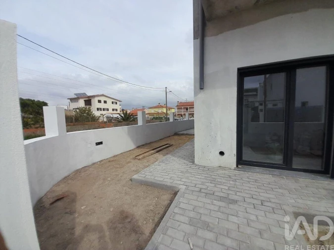 Moradia T4 para Venda em Fernao Ferro Foto 3