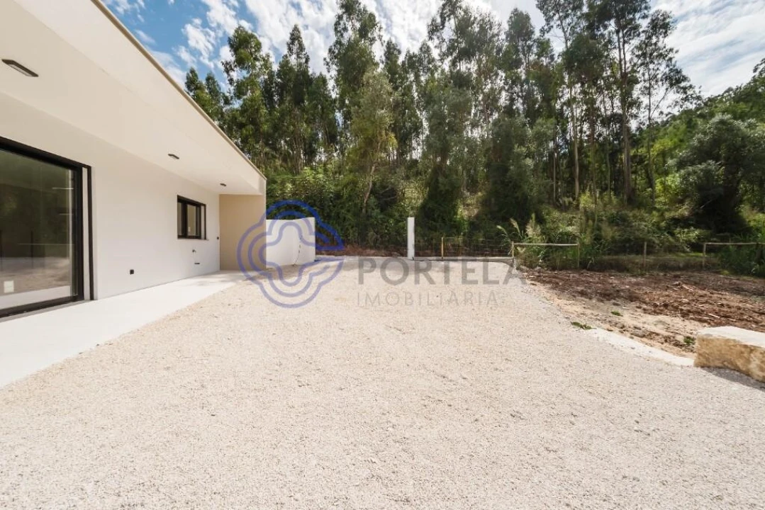 Moradia T3 para Venda em Alvorninha Foto 11