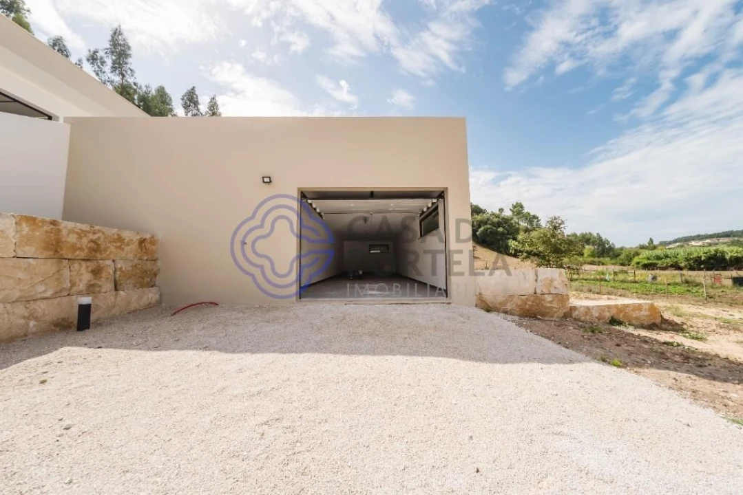 Moradia T3 para Venda em Alvorninha Foto 40