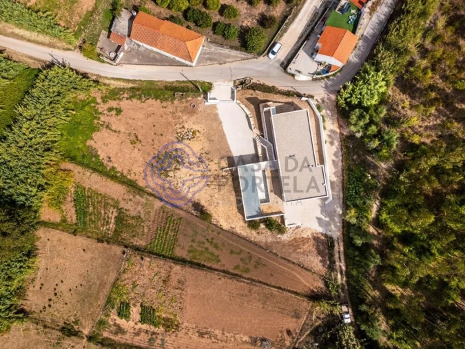 Moradia T3 para Venda em Alvorninha Foto 45