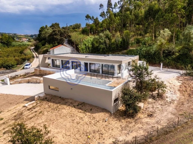 Moradia T3 para Venda em Alvorninha Foto 1