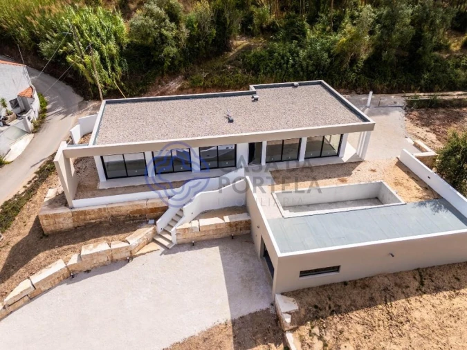 Moradia T3 para Venda em Alvorninha Foto 2