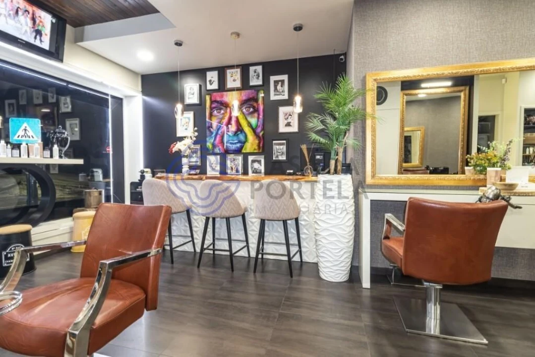 Loja para Trespasse em Mafamude e Vilar do Paraíso Foto 9