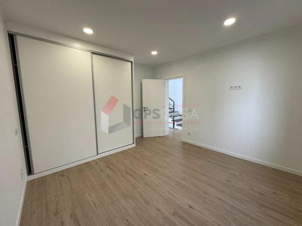 Moradia T3 para Venda em Praia da Vitoria (Santa Cruz) Foto 15