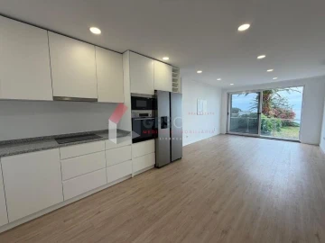 Moradia T3 para Venda em Praia da Vitoria (Santa Cruz)