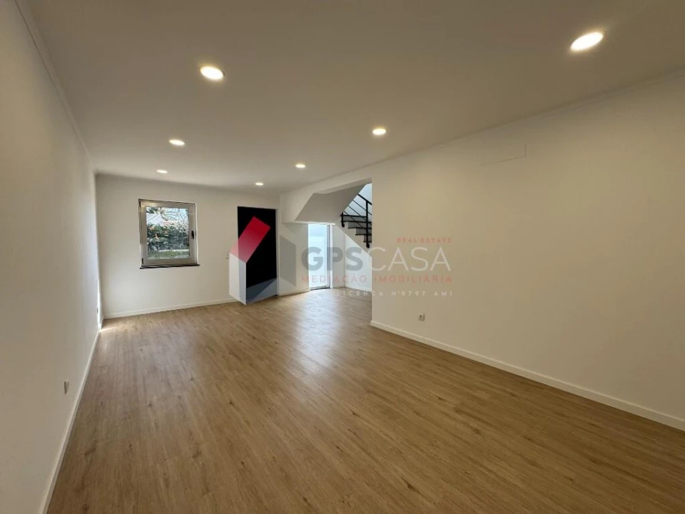 Moradia T3 para Venda em Praia da Vitoria (Santa Cruz) Foto 10