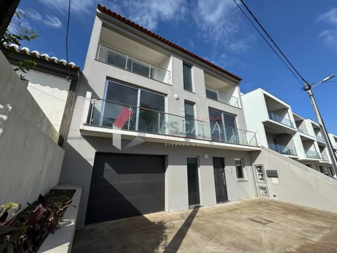 Moradia T3 para Venda em Praia da Vitoria (Santa Cruz) Foto 2