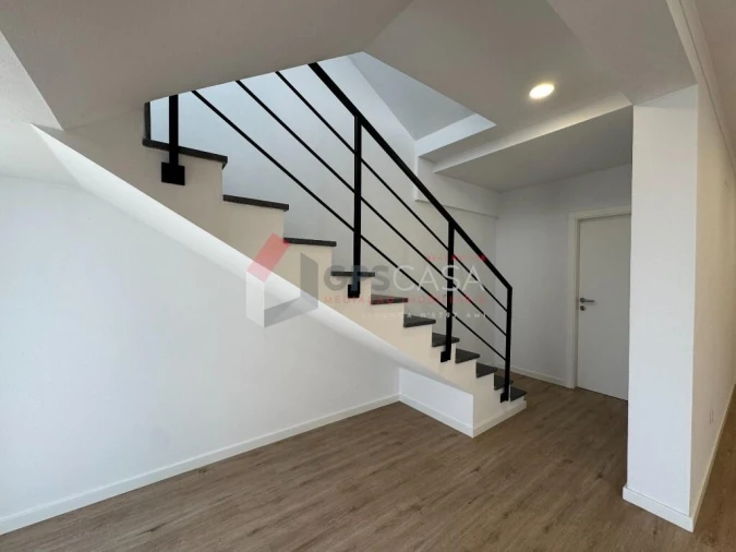 Moradia T3 para Venda em Praia da Vitoria (Santa Cruz) Foto 8