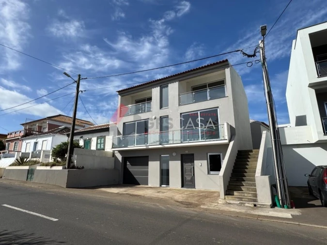 Moradia T3 para Venda em Praia da Vitoria (Santa Cruz) Foto 3