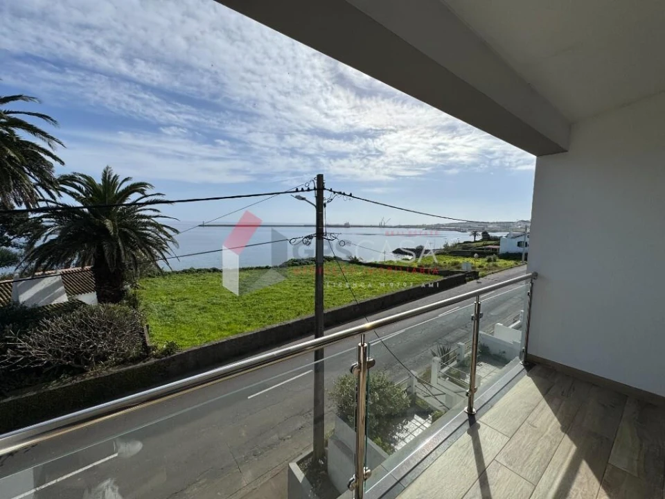 Moradia T3 para Venda em Praia da Vitoria (Santa Cruz) Foto 37