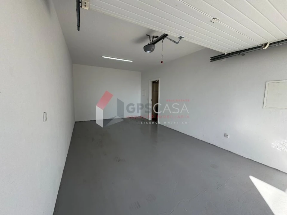 Moradia T3 para Venda em Praia da Vitoria (Santa Cruz) Foto 5